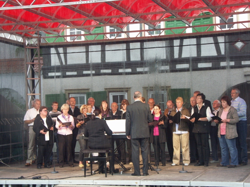 07.06.2009: Chor beim Maifest in Zwingenberg